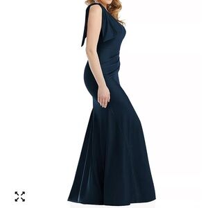 NWT Cynthia & Sahar Cascading Bow One Shoulder Stretch Satin Gown Size S.